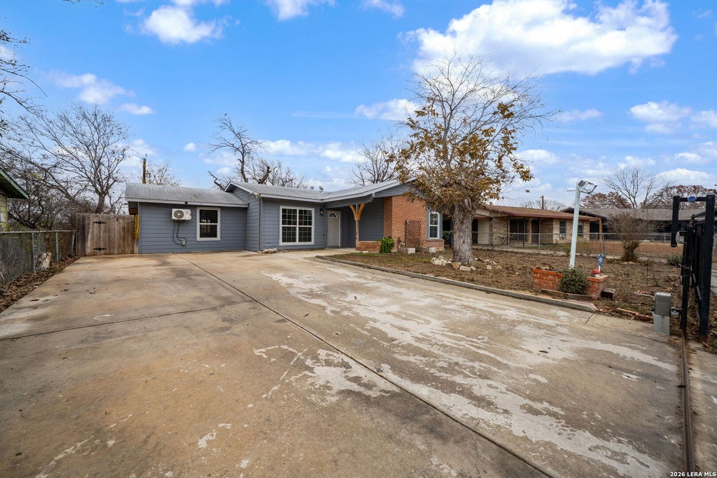 Photo of 131 Westmont, San Antonio, TX 78227 (MLS # 1973504)