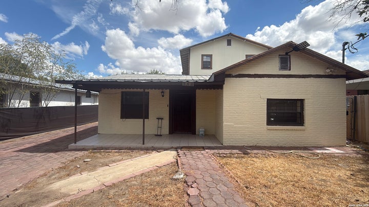 Photo 1 of 25 — 252 N BLANCO ST, Eagle Pass, TX 78852