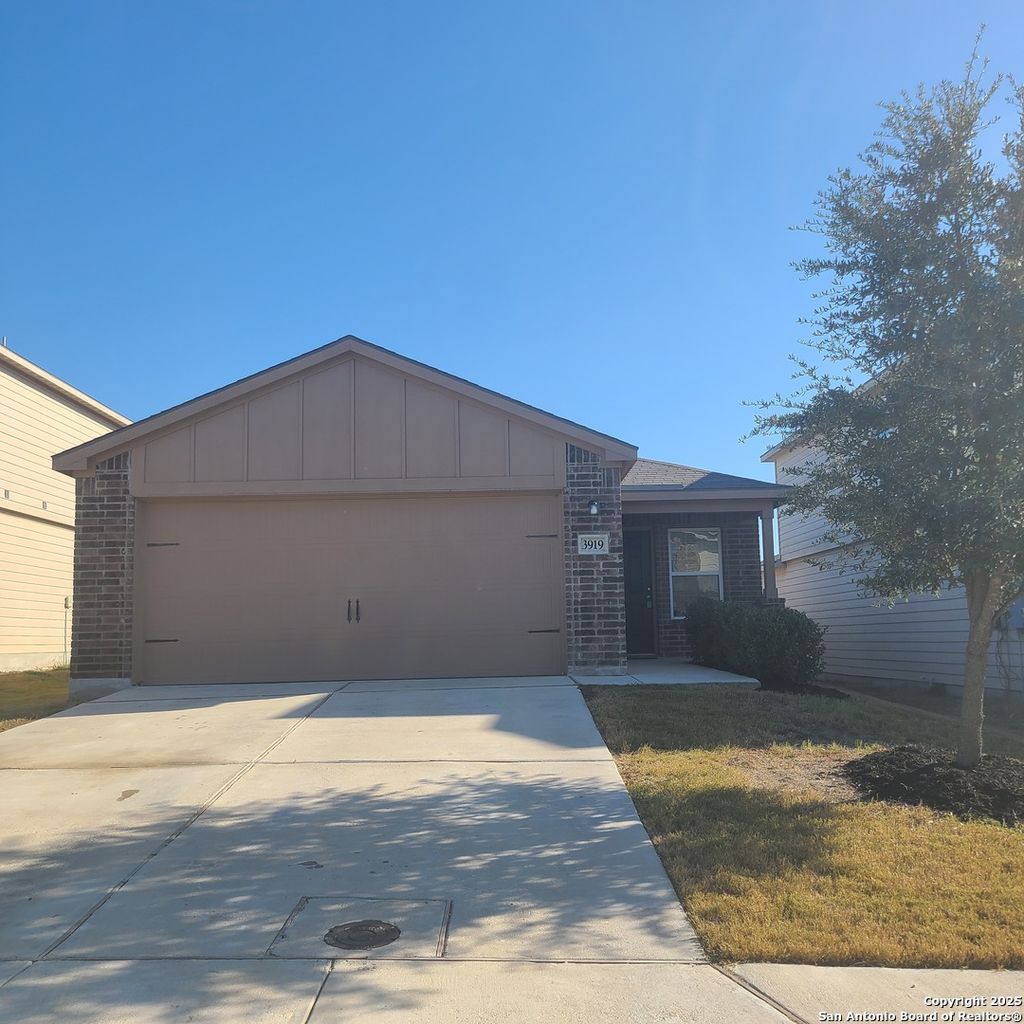 Photo of 3919 Turtle Creek, New Braunfels, TX 78132 (MLS # 1923336)