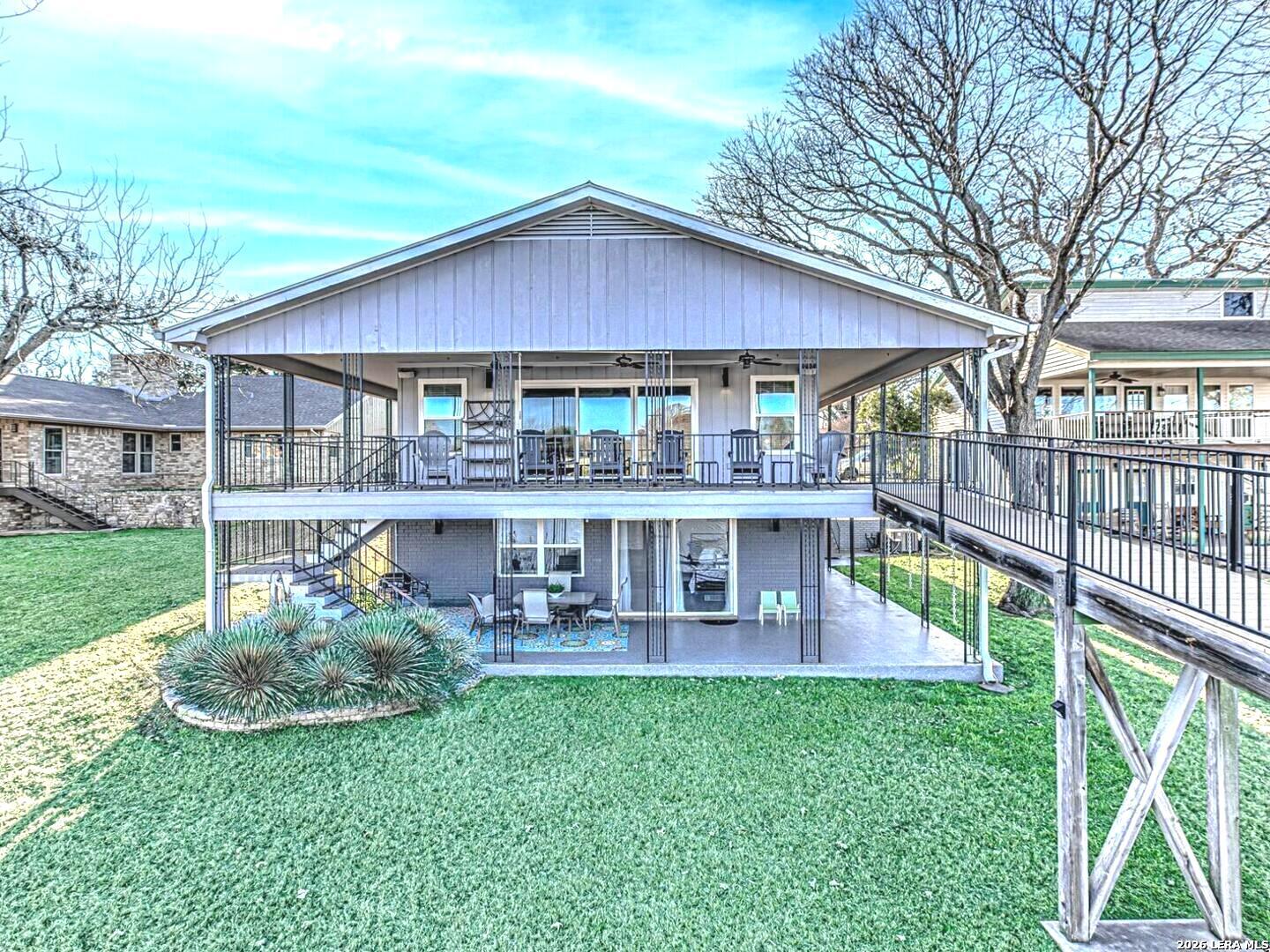 208 Riverside Dr