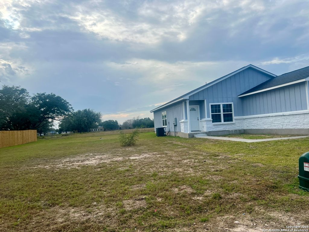 Photo of 811 Polk, Beeville, TX 78102 (MLS # 1930011)