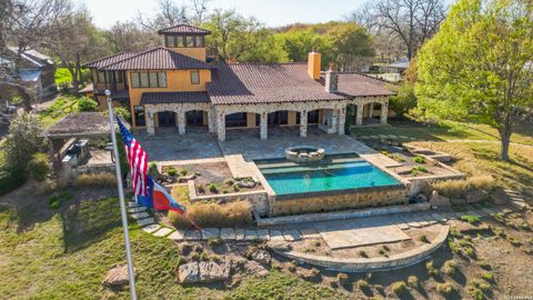 930 Lakeview McQueeney TX 78123