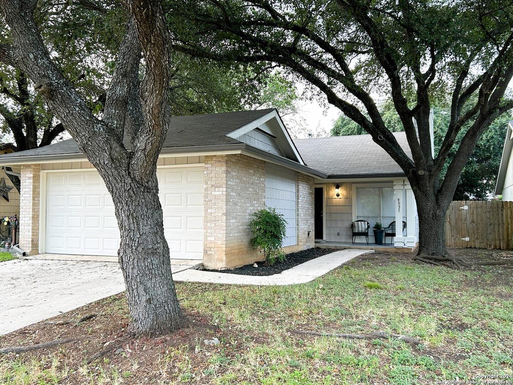 Photo of 9531 BOWEN DR, San Antonio, TX 78250 (MLS # 1995043)