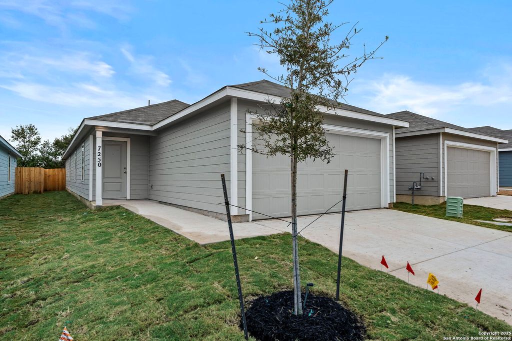 Photo of 7250 Brownleaf dr, San Antonio, TX 78227 (MLS # 1930225)