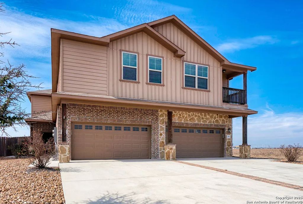 Photo of 307 Creekside, New Braunfels, TX 78130 (MLS # 1926609)