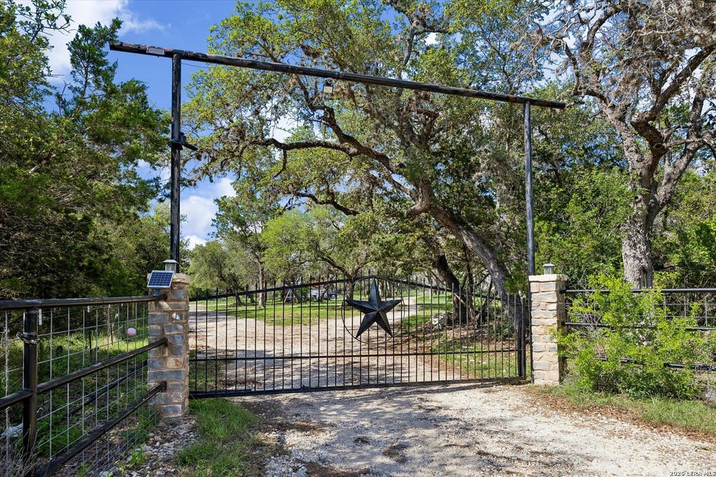 Photo of 575 County Road 342, Hondo, TX 78861 (MLS # 1964256)