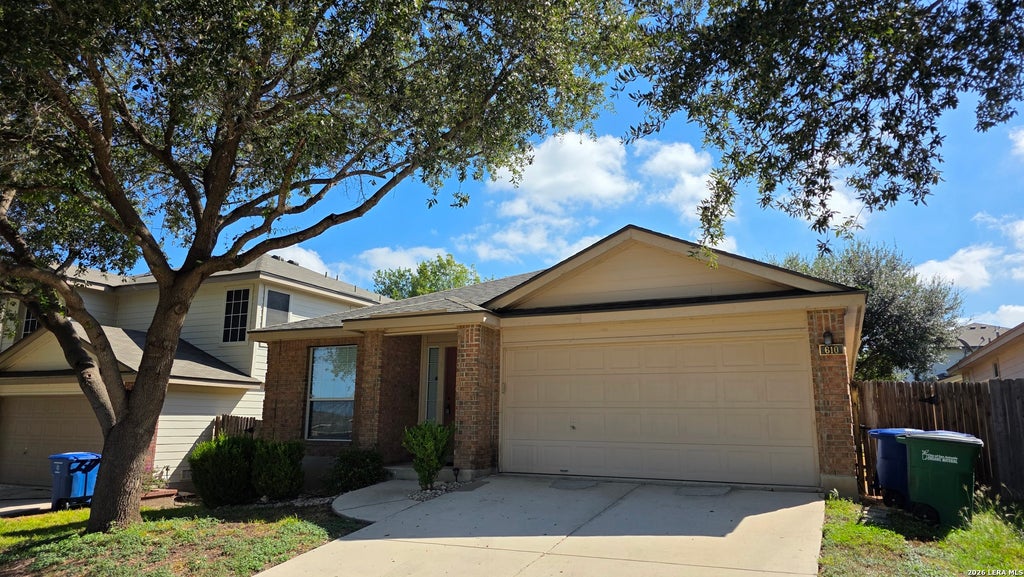 Photo of 610 GRANITE CLF, San Antonio, TX 78251 (MLS # 2018477)