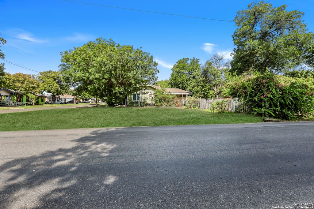 Photo of 201 Drake Ave, San Antonio, TX 78204 (MLS # 1795046)