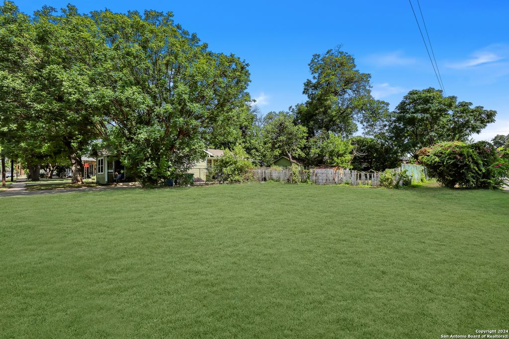 Photo of 201 Drake Ave, San Antonio, TX 78204 (MLS # 1795046)