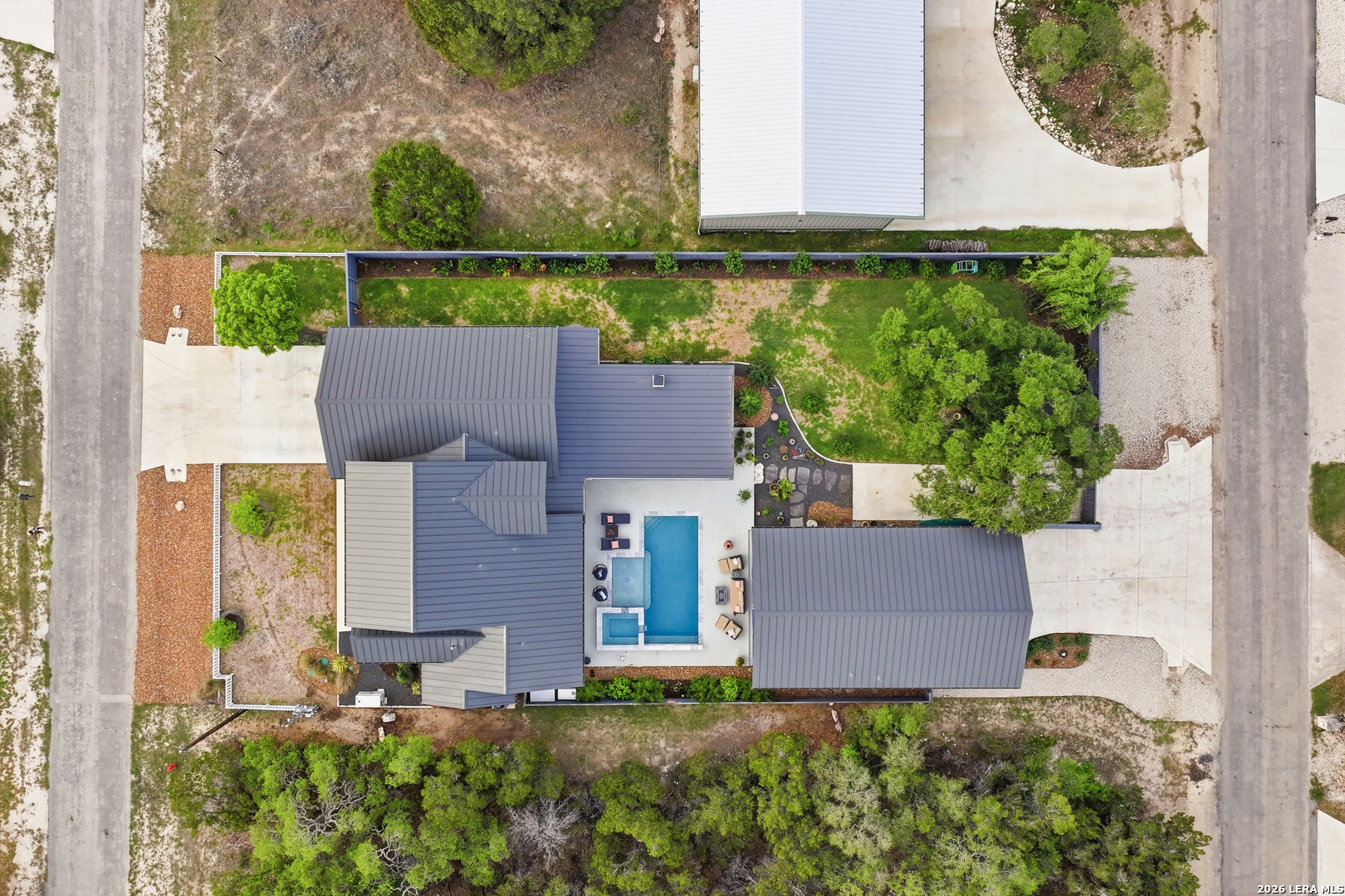 2551 Lakeshore Dr