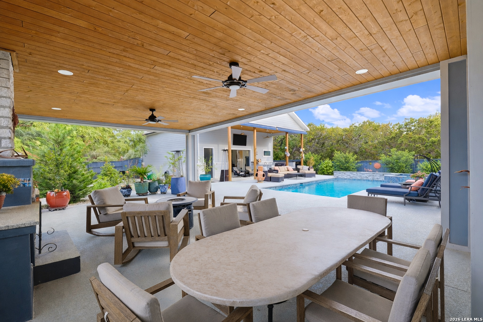 2551 Lakeshore Dr