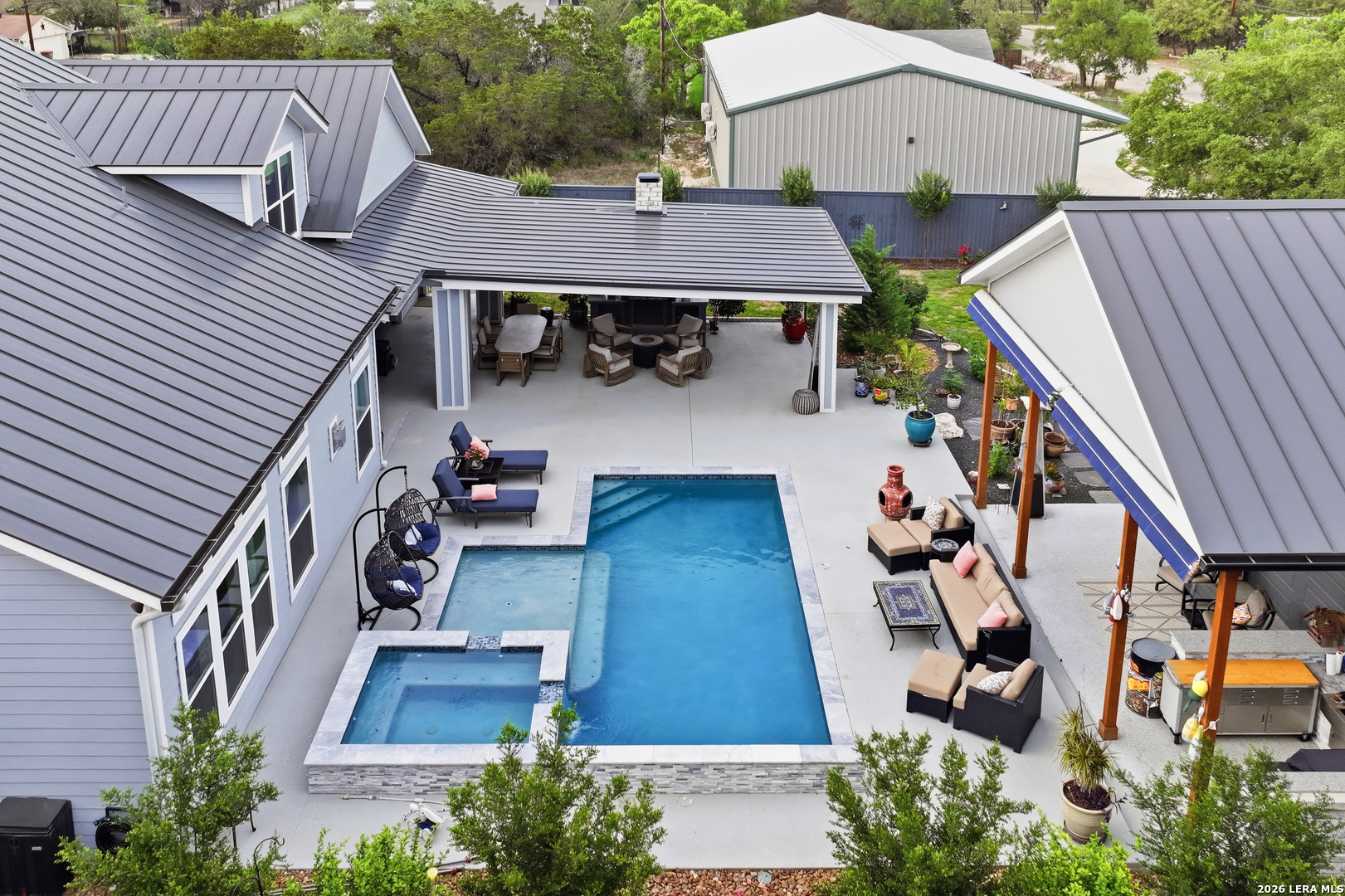 2551 Lakeshore Dr