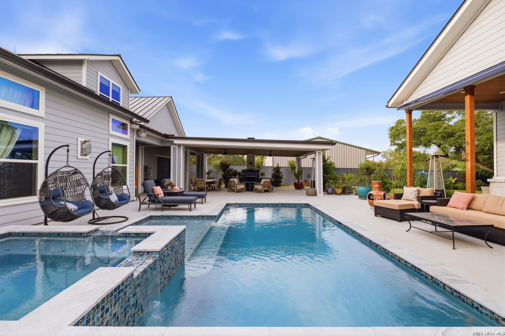 2551 Lakeshore Dr