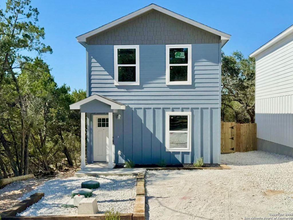 Photo of 687 Burr Oak, Canyon Lake, TX 78133 (MLS # 1925817)