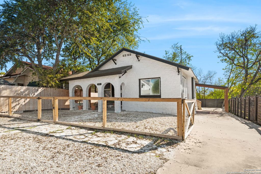 Photo of 810 Dakota, San Antonio, TX 78203 (MLS # 1926274)