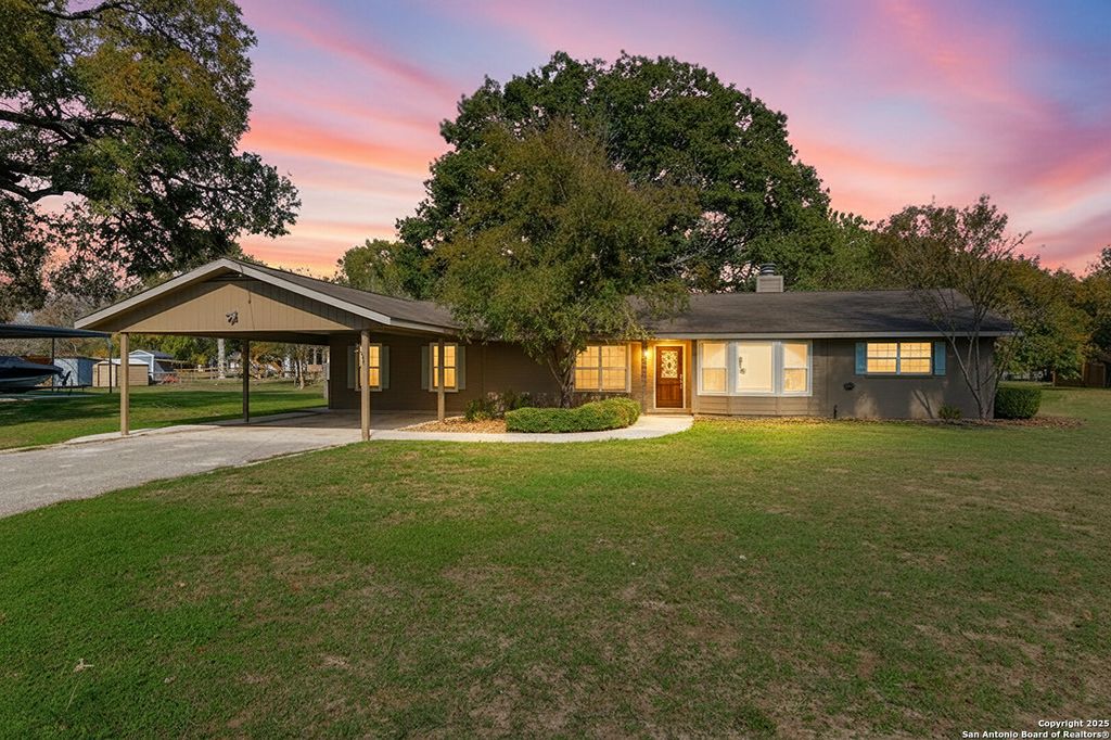 Photo of 163 Lakeside Dr., Seguin, TX 78155 (MLS # 1927517)