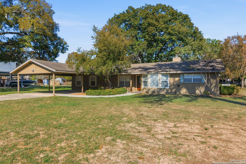 Photo of 163 Lakeside Dr., Seguin, TX 78155 (MLS # 1927517)