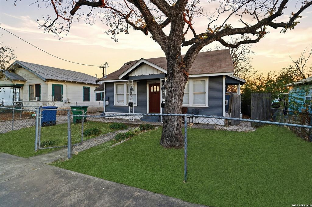 Photo of 434 Buckingham Ave, San Antonio, TX 78210 (MLS # 1936218)