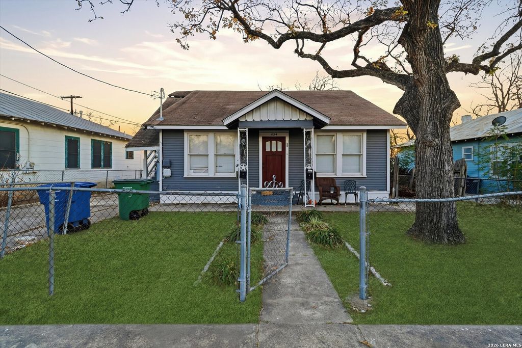 Photo of 434 Buckingham Ave, San Antonio, TX 78210 (MLS # 1936218)