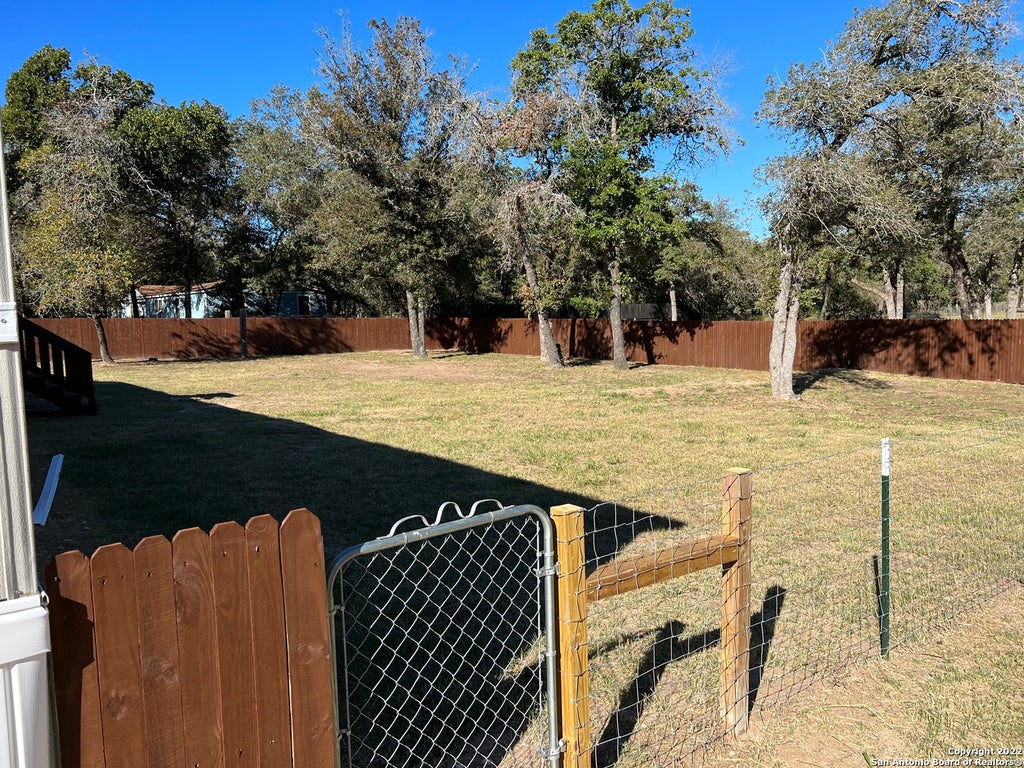Photo of 224 Oak View Dr, La Vernia, TX 78121 (MLS # 1971671)