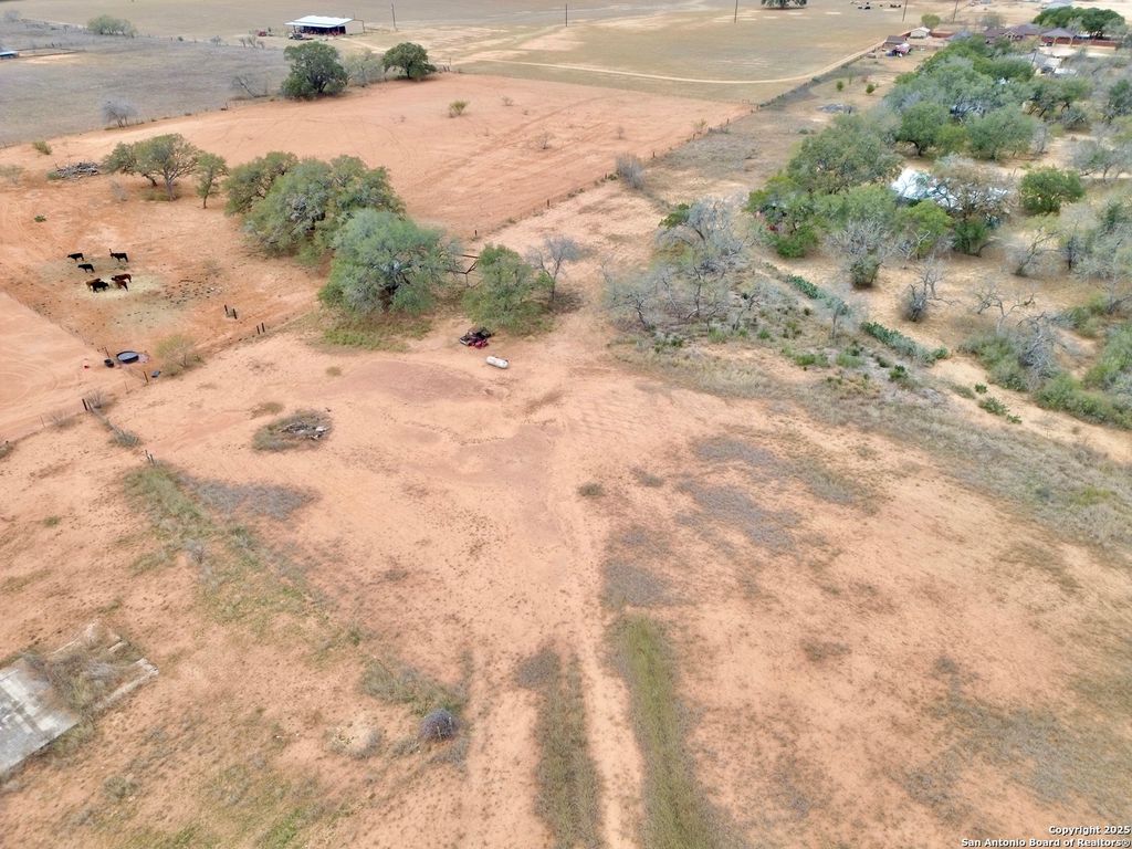 Photo of 120 S RIDGE DR, Lytle, TX 78052 (MLS # 1836599)