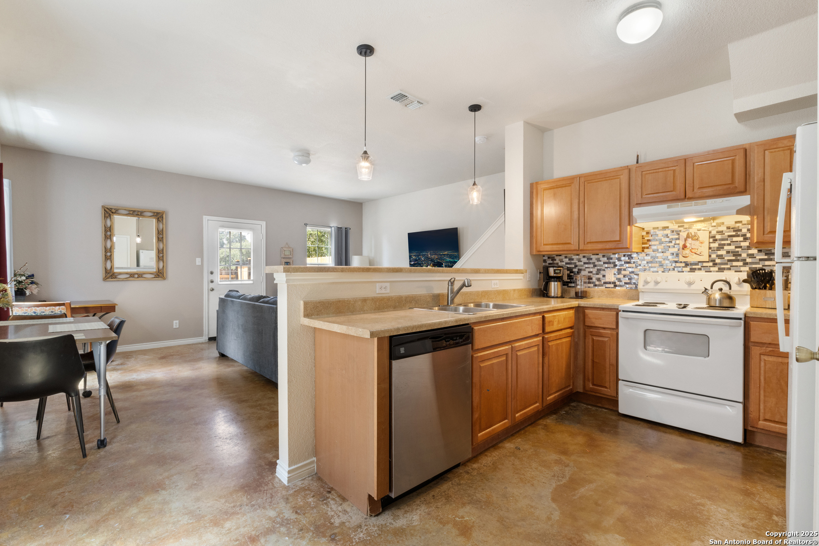 7807 Kingsbury Wood