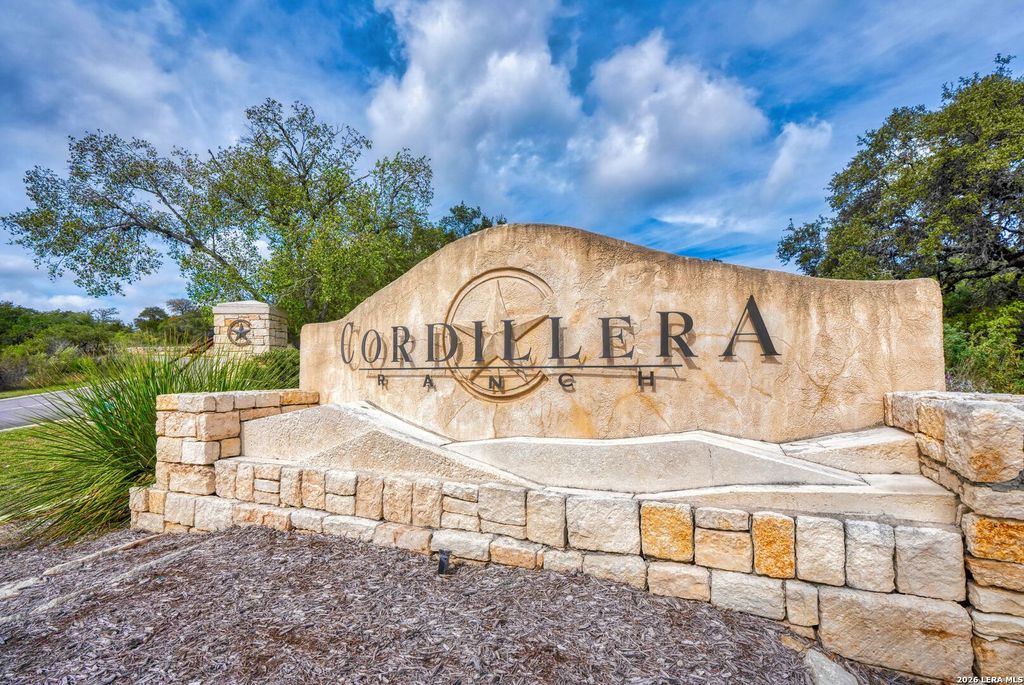 Photo of 140 Hawkeye Lane, Boerne, TX 78006 (MLS # 1940425)