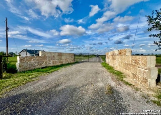 117 PAISANO TRL, BEEVILLE, TX 78102 - Image eff2b9b1d99f4d30958976d9bcd809f9/2802799503
