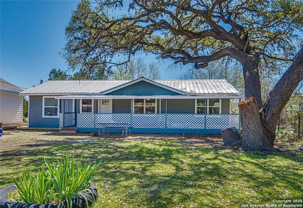 Photo of 1668 Lakeview, Canyon Lake, TX 78133 (MLS # 1878300)