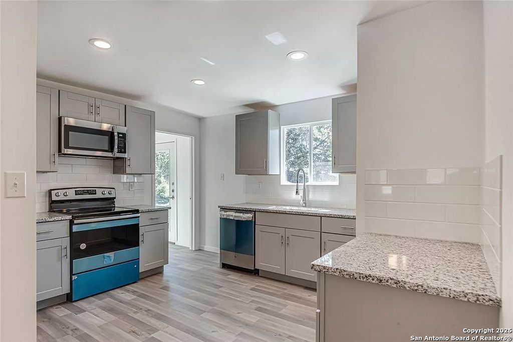 Photo of 1668 Lakeview, Canyon Lake, TX 78133 (MLS # 1878300)