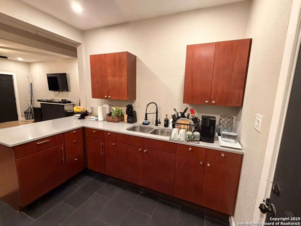 Search 251 E WOODLAWN