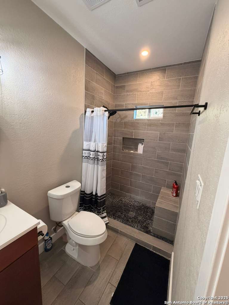 Search 251 E WOODLAWN