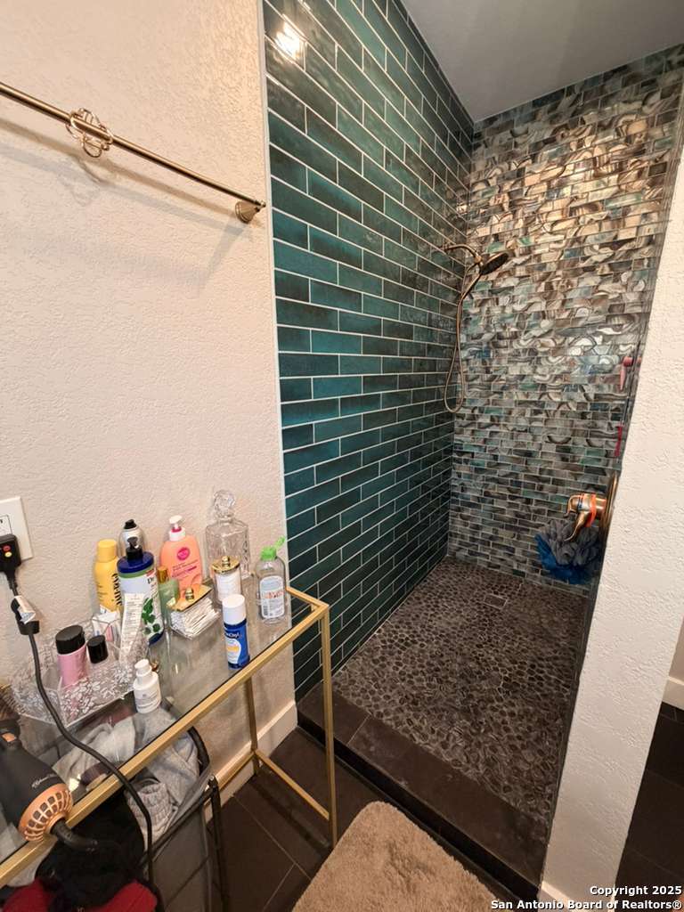 Search 251 E WOODLAWN