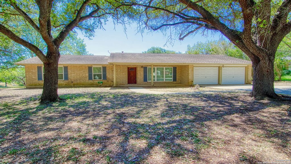Photo of 806 F St, Floresville, TX 78114 (MLS # 1897003)