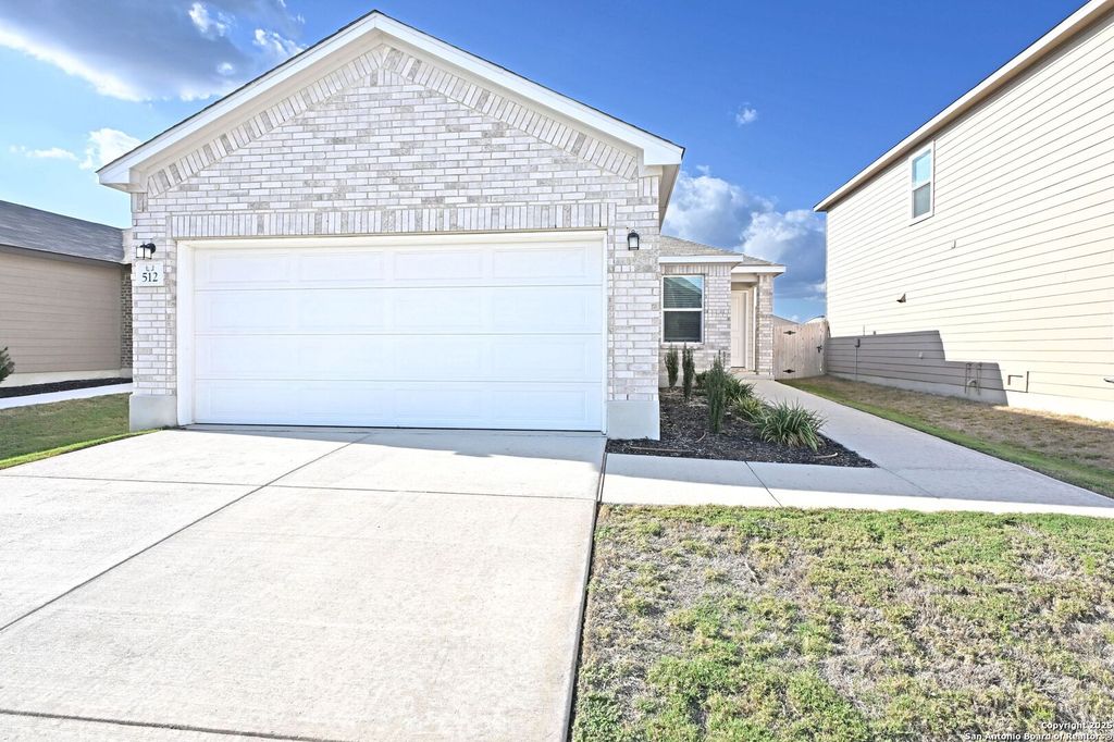 Photo of 512 Dakota Creek, New Braunfels, TX 78130 (MLS # 1918797)