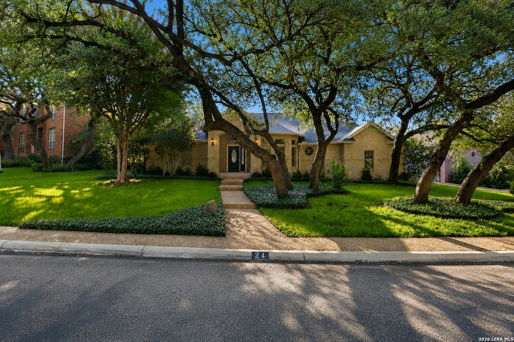 Photo of 24 Inwood Mnr, San Antonio, TX 78248 (MLS # 2006914)