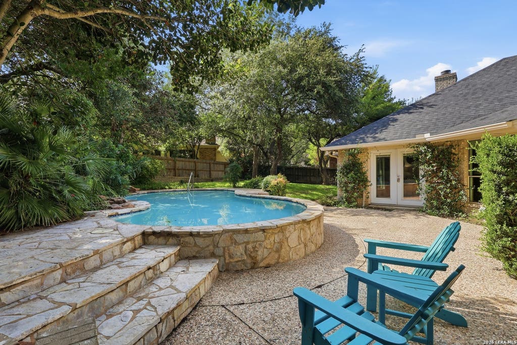 Photo of 24 Inwood Mnr, San Antonio, TX 78248 (MLS # 2006914)