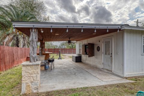 A home in Carrizo Springs