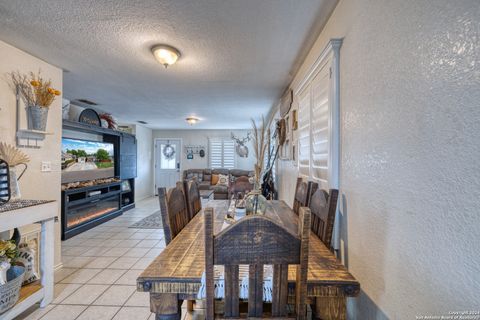 A home in Carrizo Springs