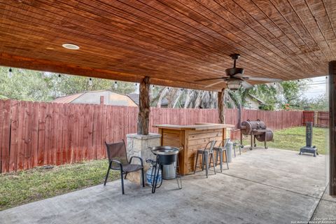 A home in Carrizo Springs