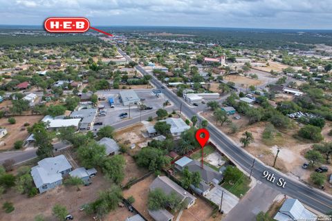 A home in Carrizo Springs