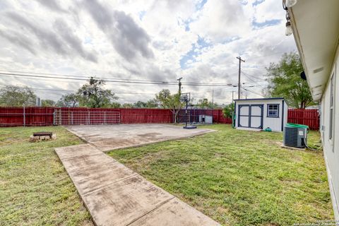 A home in Carrizo Springs