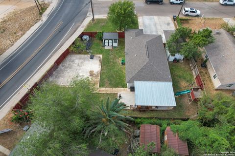 A home in Carrizo Springs