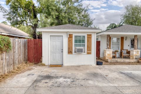 A home in Carrizo Springs