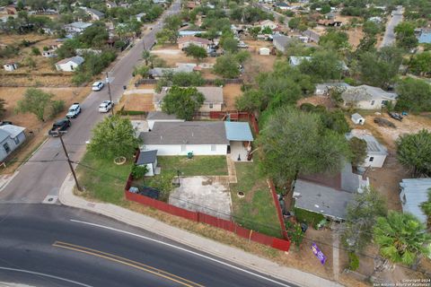 A home in Carrizo Springs