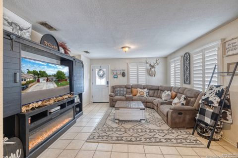 A home in Carrizo Springs