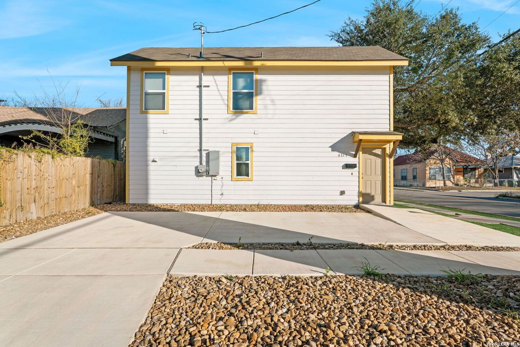 Photo of 631 E Carolina 1 #1, San Antonio, TX 78210 (MLS # 1935929)