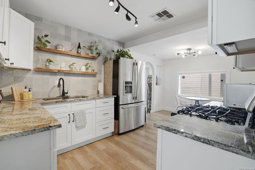 Photo of 616 WILLOW, San Antonio, TX 78202 (MLS # 1971042)