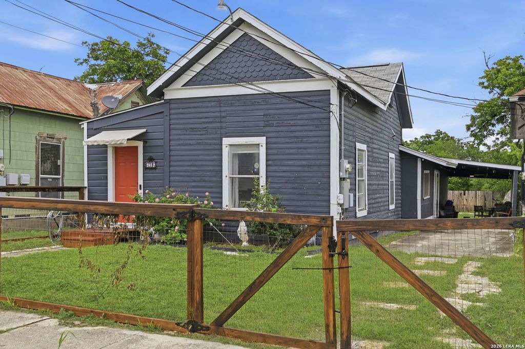 Photo of 616 WILLOW, San Antonio, TX 78202 (MLS # 1971042)