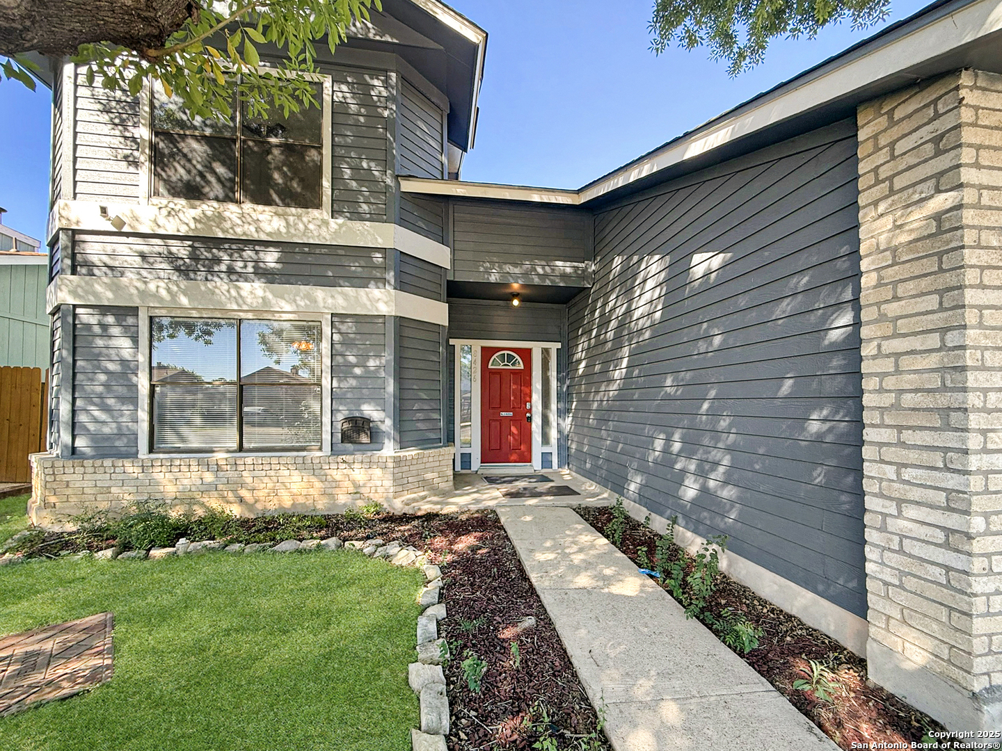 8426 Maple Ridge